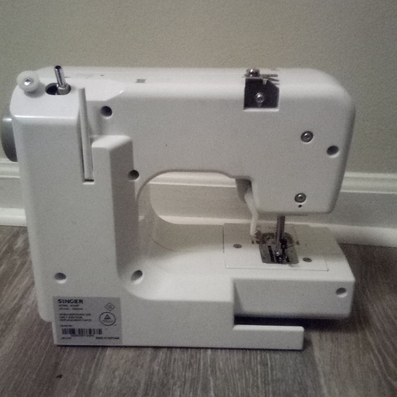 Singer Sewing Machine M1000 - Picture 2 of 2